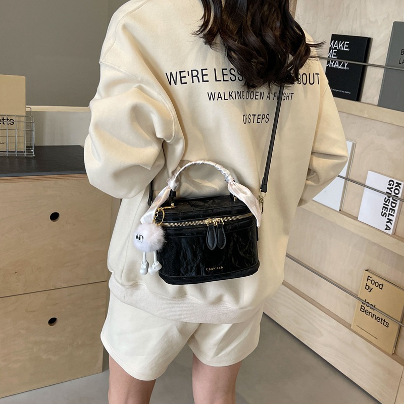 New small bag for women 2024, fashionable and stylish hand-held silk scarf box bag, retro texture, versatile commuting crossbody bag Specification drawing