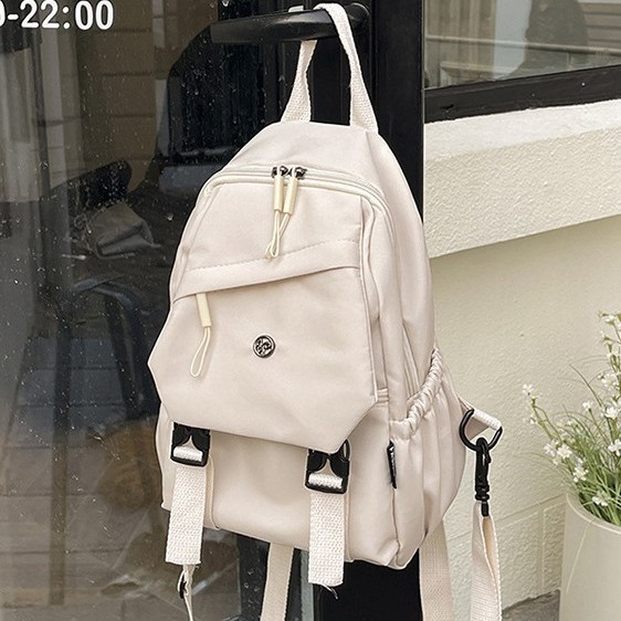 Large-capacity backpack 2025 new style casual Korean-style schoolbag, niche women's travel bag, class commuting bag Application Scenario