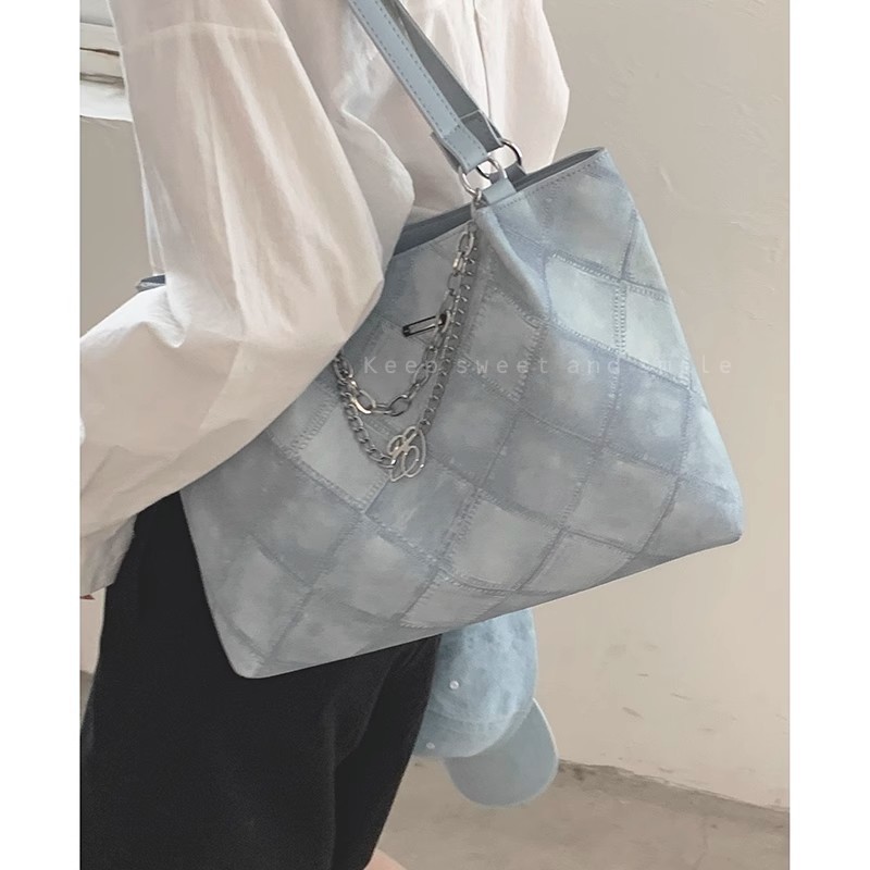 Diamond-shaped commuter bag for women 2023, a trendy and retro diamond-shaped tote bag, a large-capacity single-shoulder bag for students' classes Item Picture