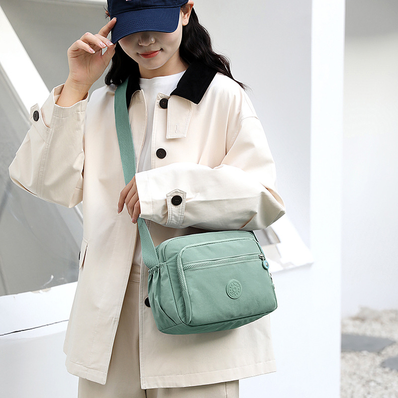 New multi-layered and multi-functional single-shoulder bag for women, Oxford fabric fashionable crossbody bag, travel bag, casual mom bag Application Scenario