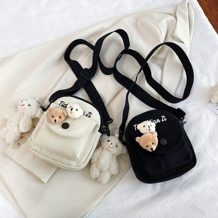 The 2024 new canvas bag crossbody bag is cute and trendy for students. It's a versatile Harajuku single-shoulder bag without any accessories full figure