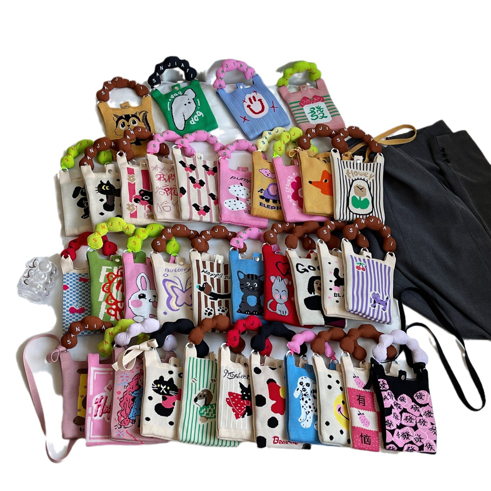 A new type of convenient and easy-to-store knitted handbag from Korean ins, a cute cartoon fashion crossbody bag for students Item Picture