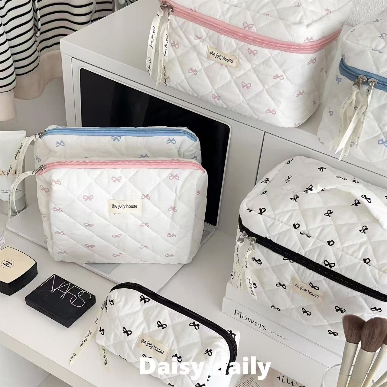 High appearance level bow makeup bag, girlish and portable large-capacity travel cosmetics and toiletries storage bag details Picture