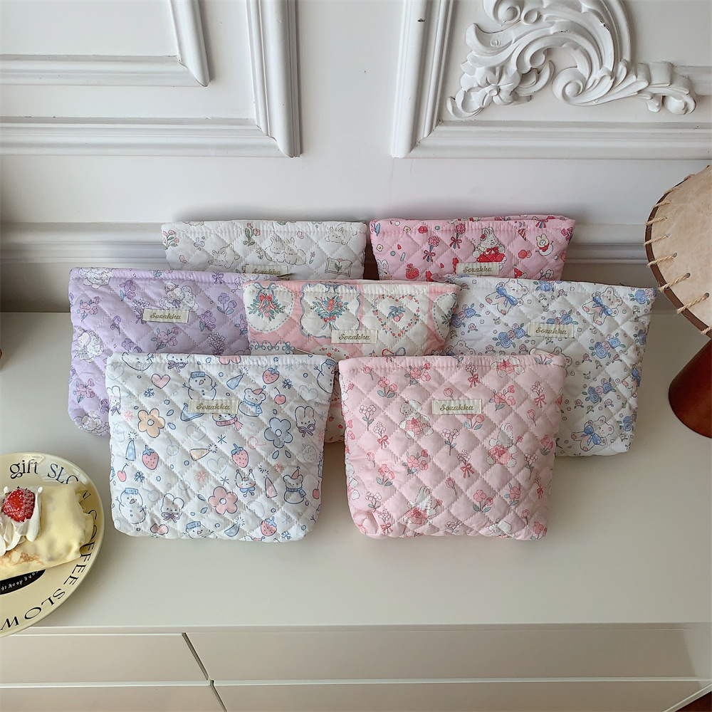 312282 Autumn and Winter New Style Cute and soft makeup Bag for Women with cotton padding, large-capacity portable cosmetics storage bag full figure
