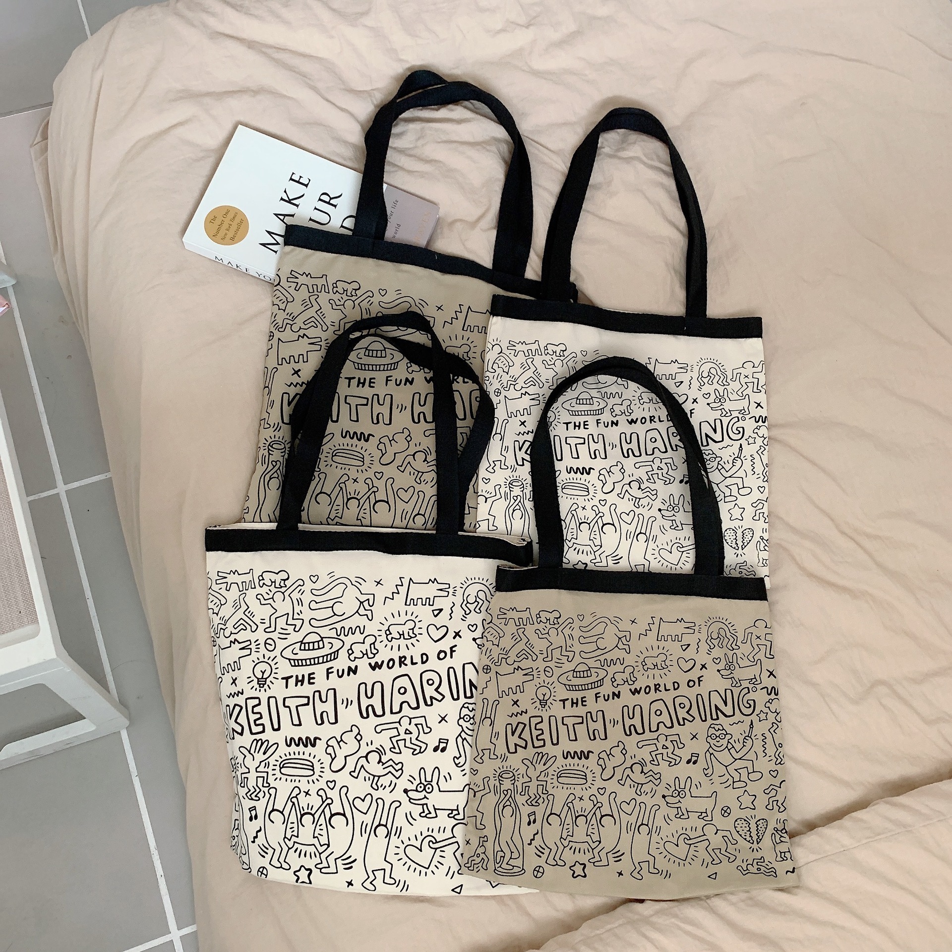 【 In Stock 】2752 InS-style graffiti English single-shoulder hand-carry canvas bag Shopping Bag Schoolbag Women's Personalized print Specification drawing
