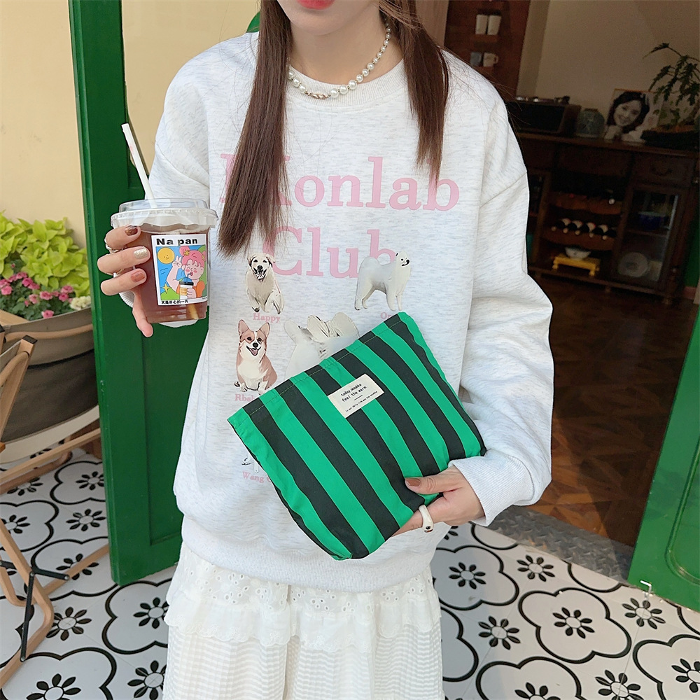 310175 striped cosmetic bag with zipper canvas for travel, large capacity cosmetic storage bag for women Application Scenario
