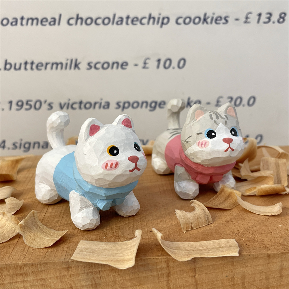 MXX4112 Hand-painted cat wood carving office desk small decoration Car pendant Creative gift for girls and couples Application Scenario