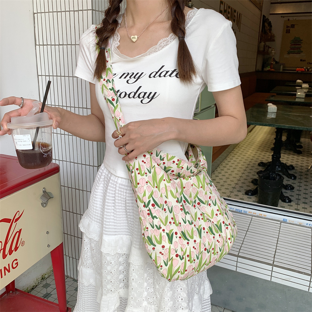 13165 Summer Cute tulip large-capacity commuting single-shoulder bag, female college student canvas bag, crossbody armpit bag details Picture