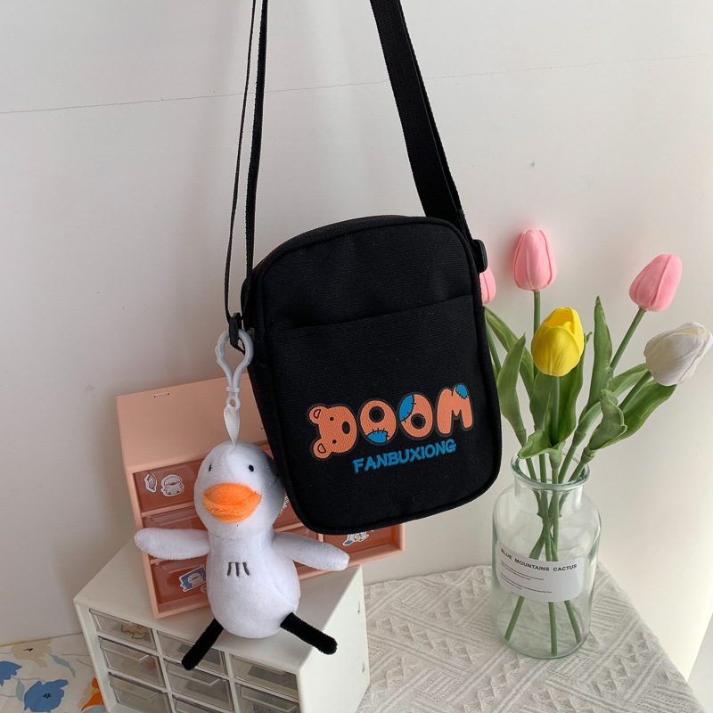A new Korean-style casual Instagram streetwear lettered crossbody bag for 2024, a small square crossbody bag for students and children details Picture