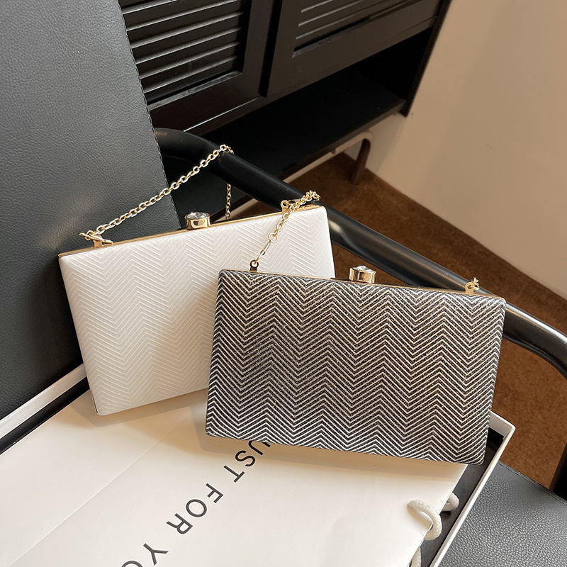 2025 New style elegant evening bag, single-shoulder hand-held lady's bag, shiny clip small bag, socialite style makeup box bag Item Picture