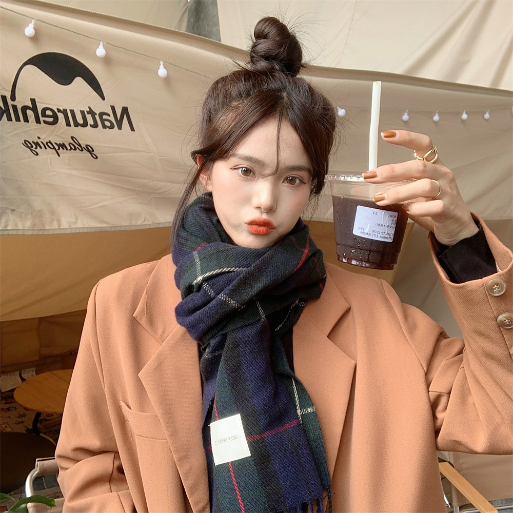 The 11144 autumn and winter new style of atmosphere retro checkered scarf is versatile, thickened, and student-style Korean style, warm, simple and trendy Application Scenario