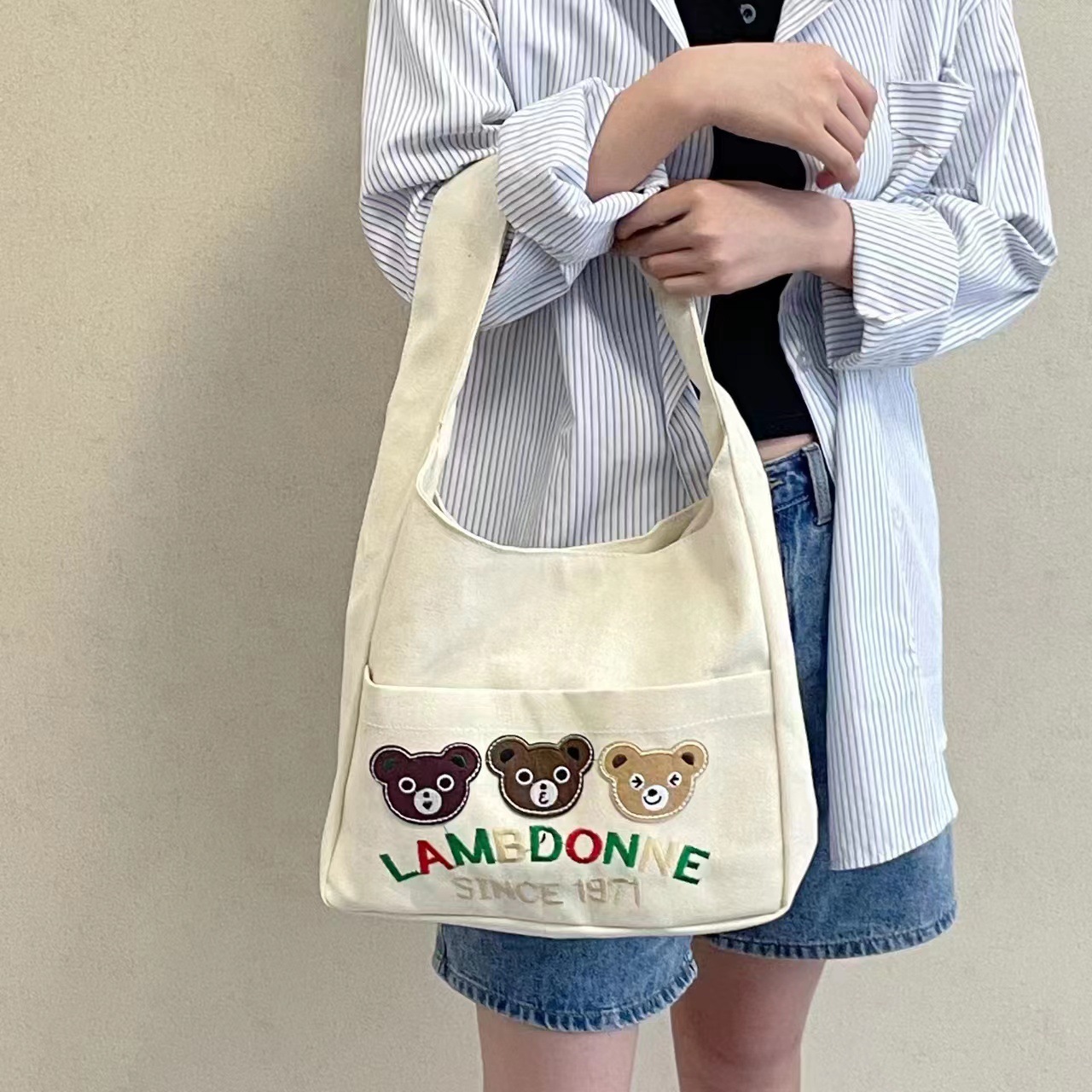 Travel canvas bag for women, single shoulder, 2023 new large-capacity student schoolbag, ins art Academy style cloth bag Item Picture
