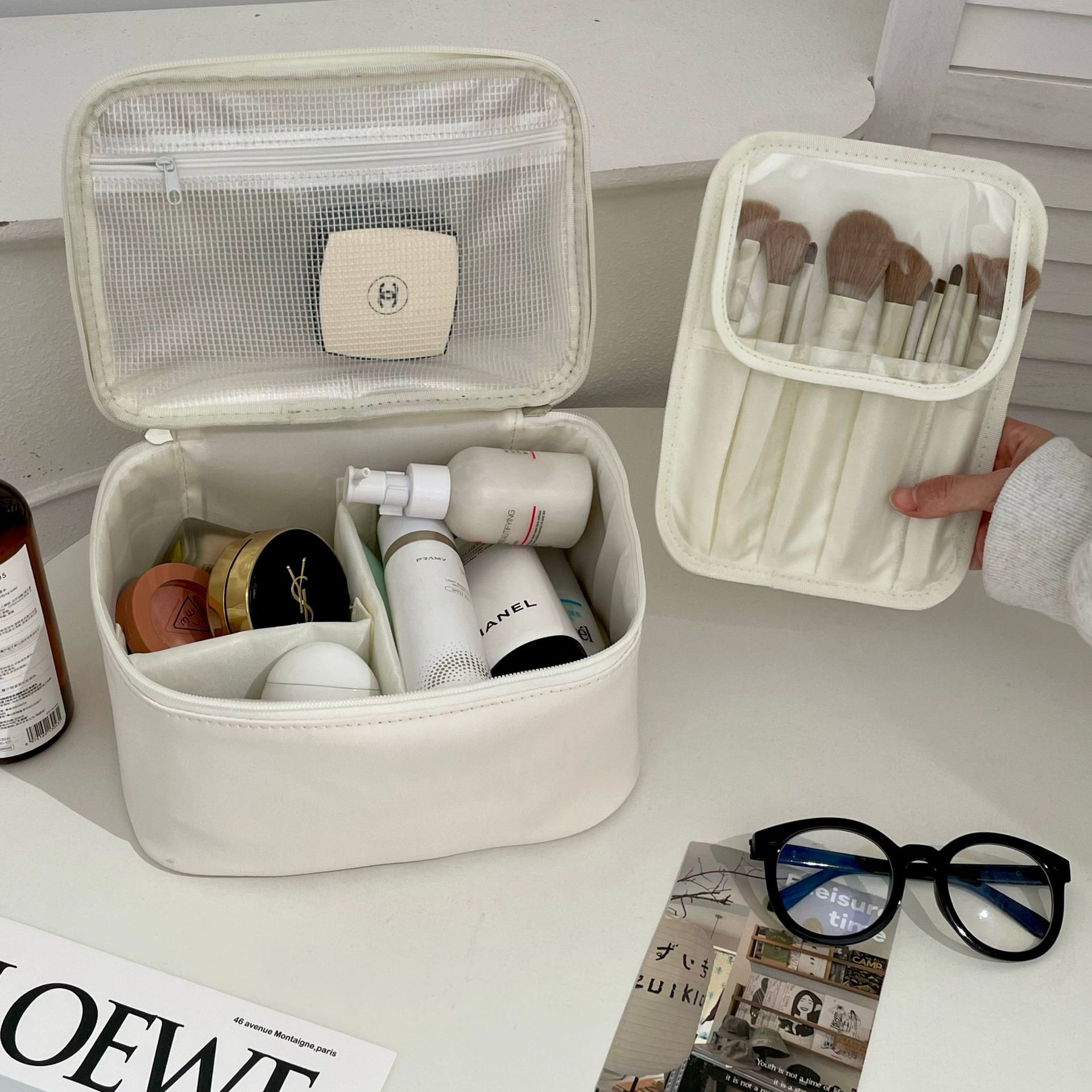 Original cartoon makeup bag, women's hand-held zoned cosmetics storage bag, travel portable large-capacity waterproof toiletries bag Specification drawing