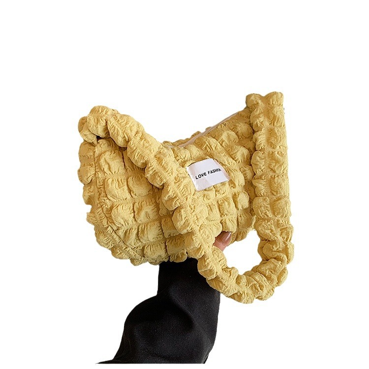 Large-capacity solid-color single-shoulder bag 2024 new style, popular pleated cloud underarm bag, niche commuter pleated bag wholesale Item Picture