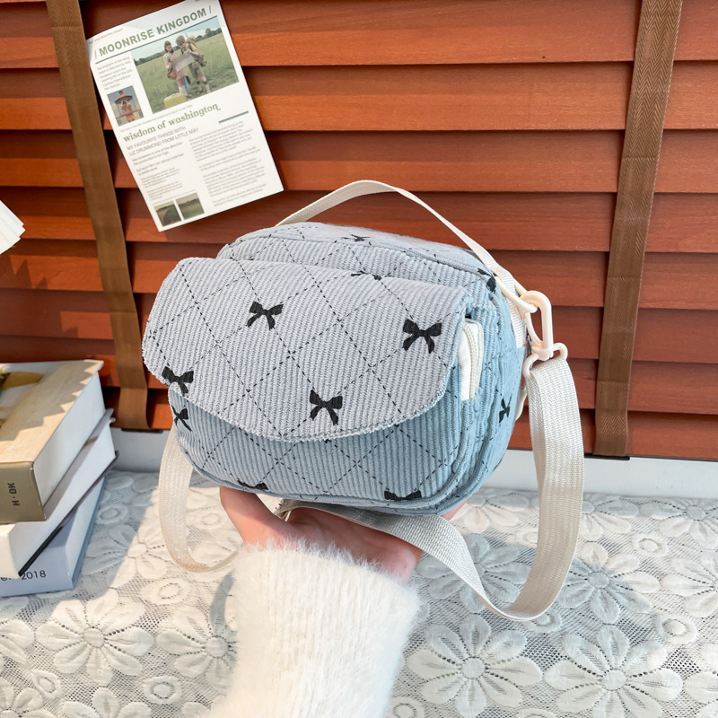 A versatile, inS-style new large-capacity girl's chest bag with a unique design sense and a bow-shaped sporty crossbody bag Application Scenario