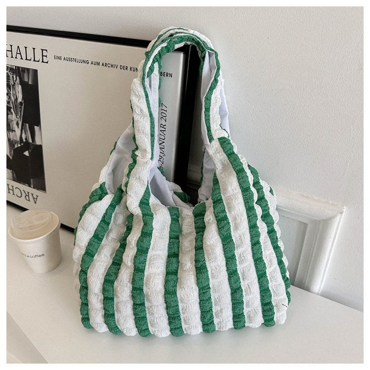 This year, trendy underarm bags, cloud-shaped pleated bubble women's bags, autumn canvas simple and casual hand-held vest bags are in vogue Application Scenario