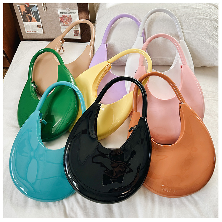 2025 New style fashionable crescent moon hand-held jelly bag, PVC trendy single-shoulder hand-held women's bag, simple patent leather bag details Picture