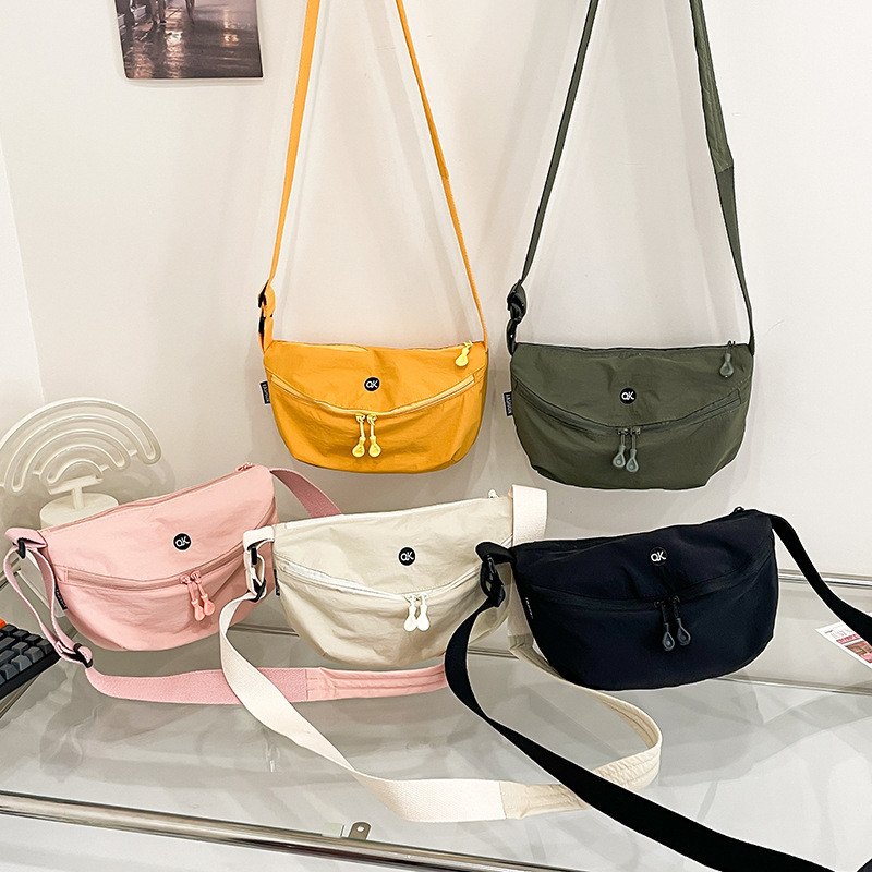 The portable and simple dumpling bag 2024 new style versatile sports cycling chest bag and daily commuting single-shoulder crossbody bag are selling well full figure