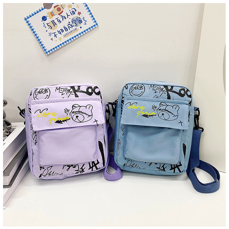 The 2024 new urban minimalist crossbody bag for women and the cartoon bear print bag are selling well across borders details Picture