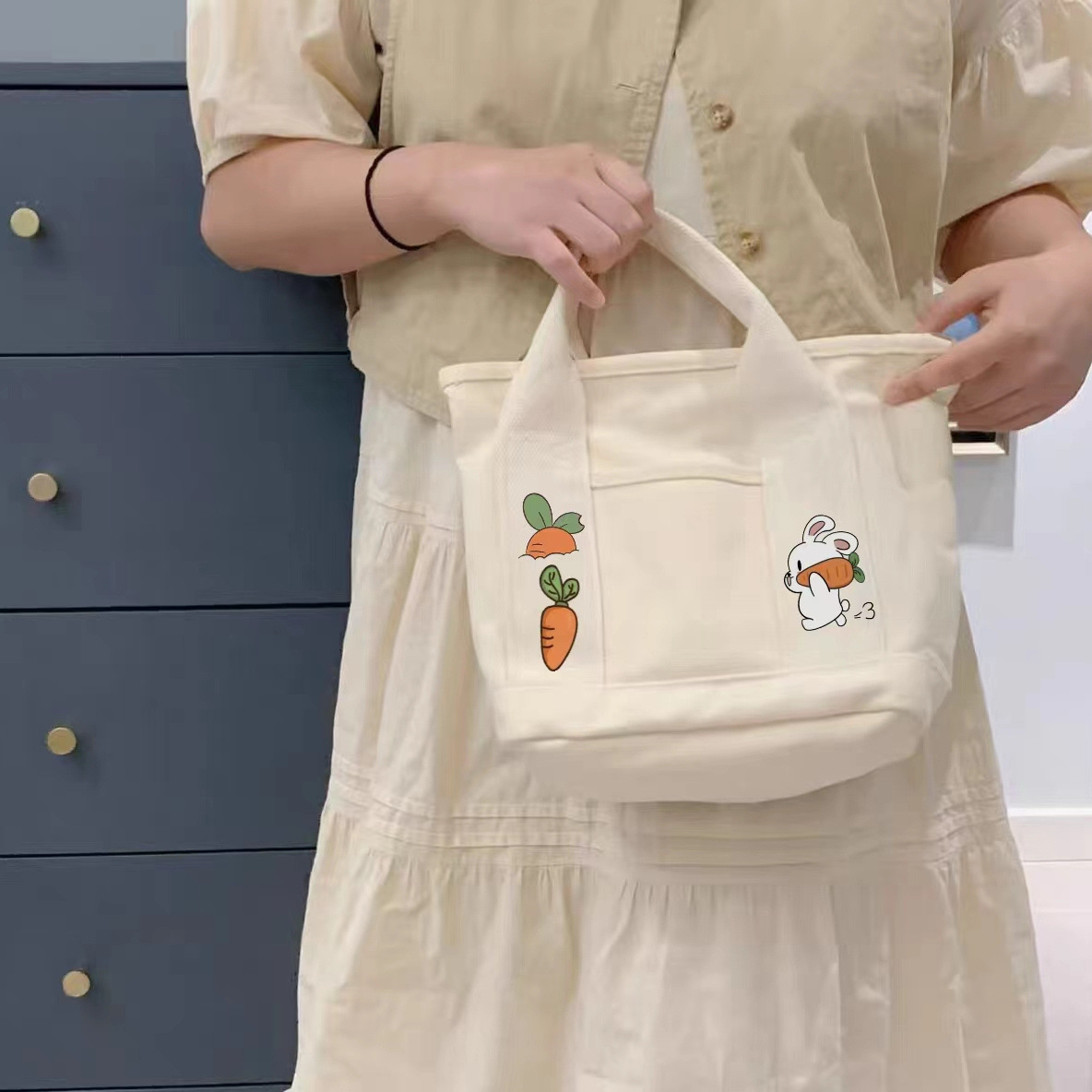 New canvas bag, summer little rabbit carrot handbag, cute hand-held bag, multi-pocket bag for moms going out details Picture