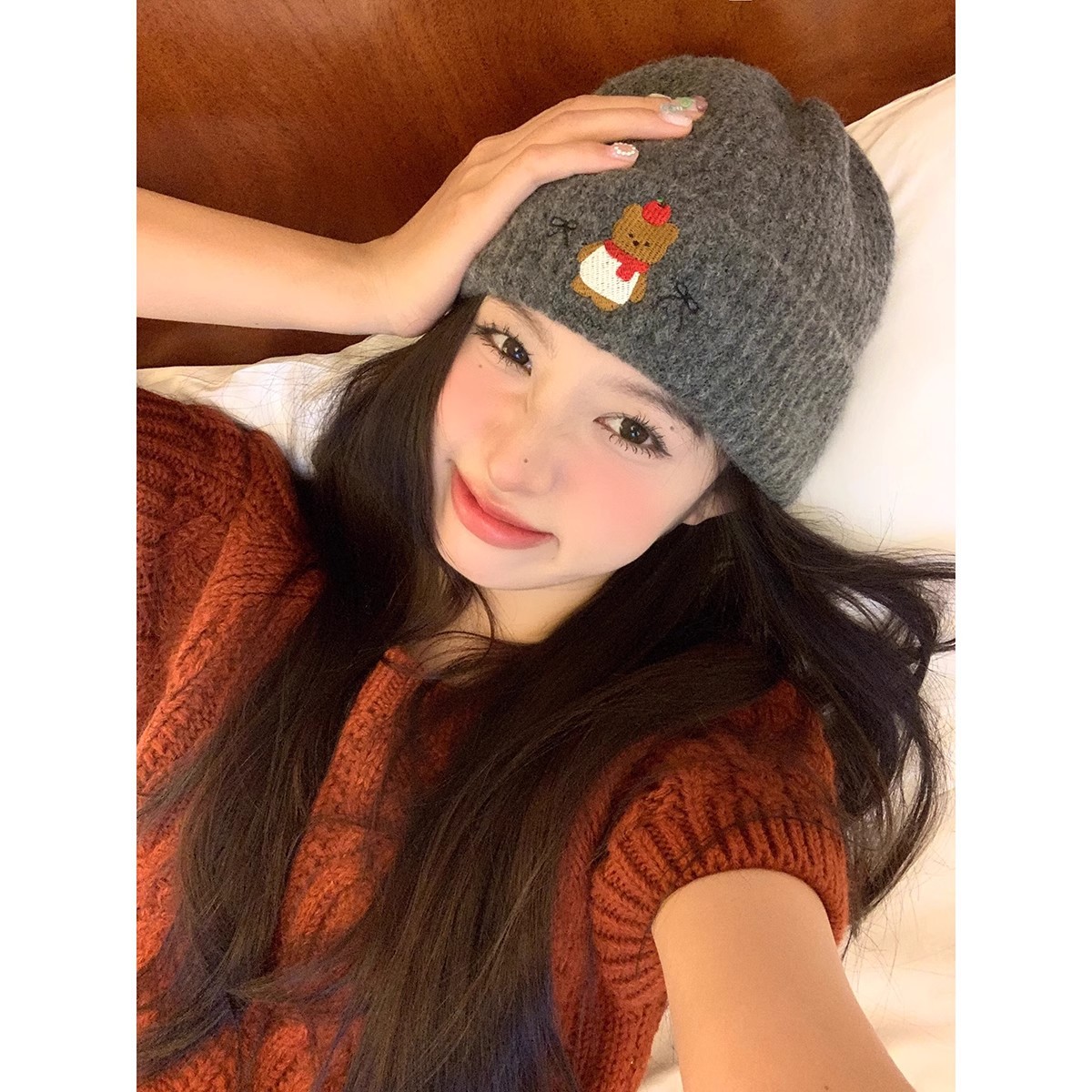Cute embroidered bear knitted woolen cap, Korean InS-style new autumn and winter face-showing small headscarf cap, anti-freezing and cold-proof Specification drawing