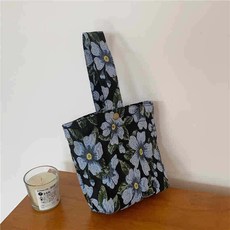 1763 Women's three-dimensional jacquard fabric retro underarm bag, trendy French blue flower girls' single-shoulder bag, student canvas bag Item Picture