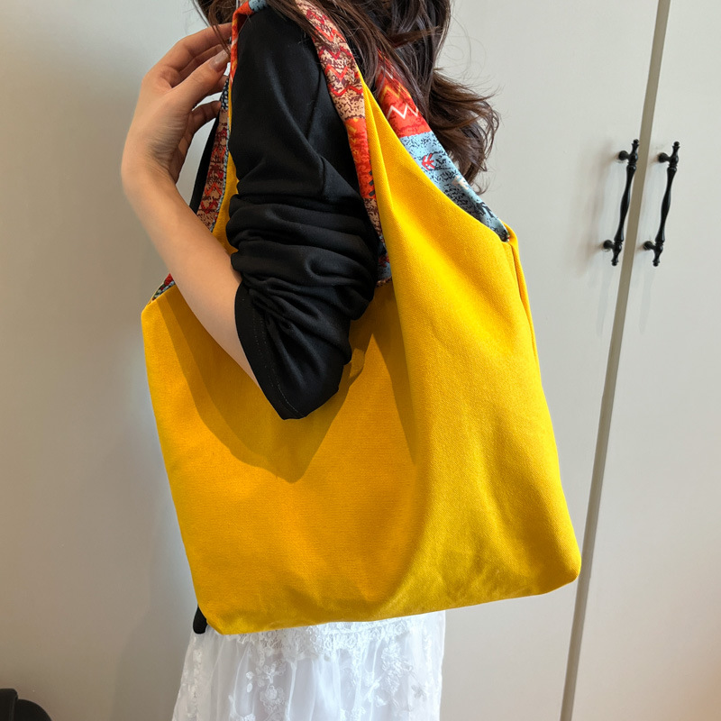 The large-capacity fashionable ethnic-style tote bag is selling well. It is a stylish double-sided personalized single-shoulder bag that is casual, versatile and lightweight Specification drawing