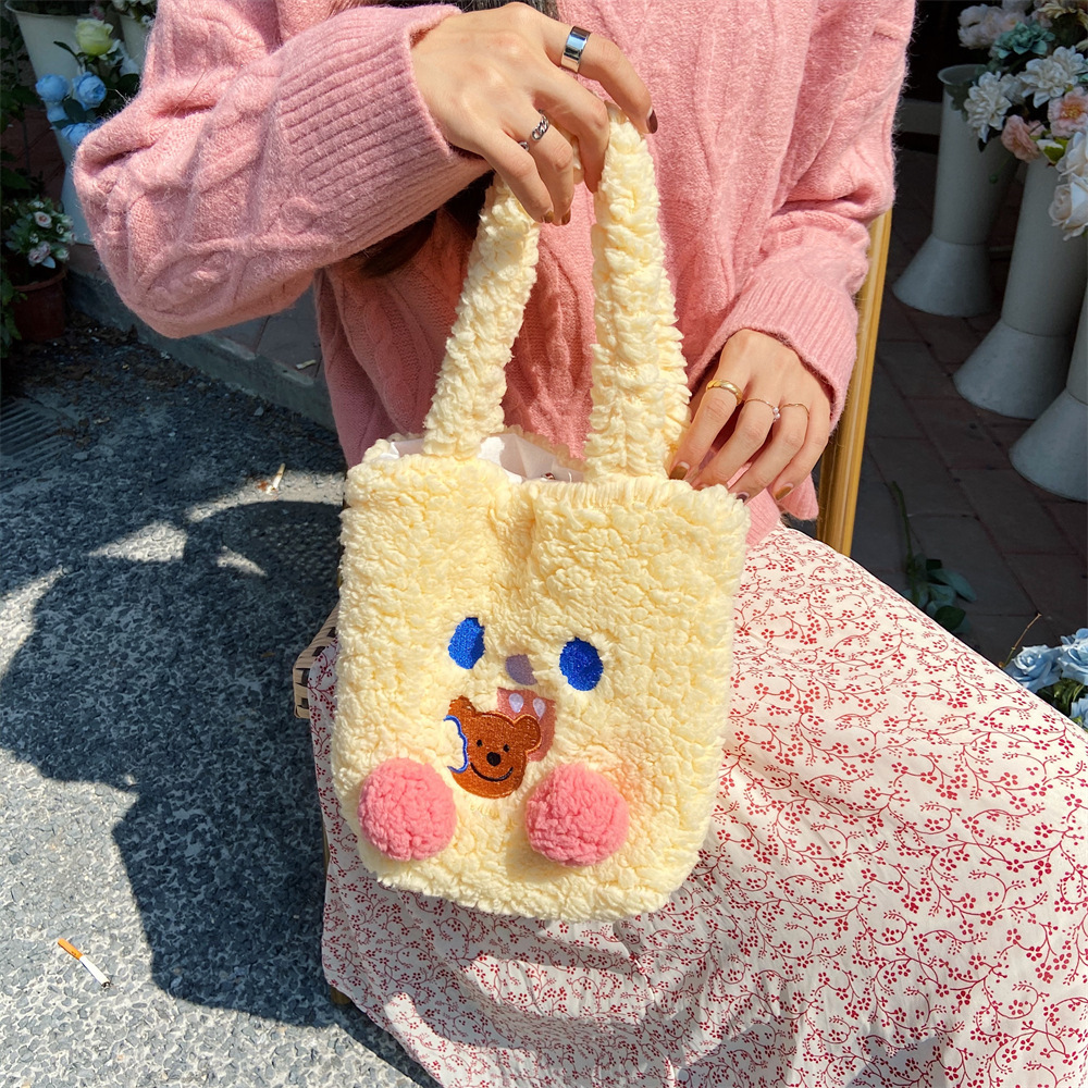 010121 Plush hand-held cute blush bear embroidery cartoon hand-held shoulder bag, fluffy hand-held handbag details Picture