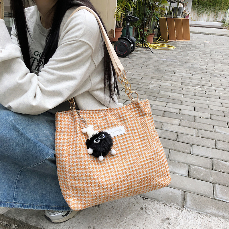 Niche high-appearure-level single-shoulder bag, casual tote bag, student large-capacity bag, versatile underarm bag, ins forest style details Picture