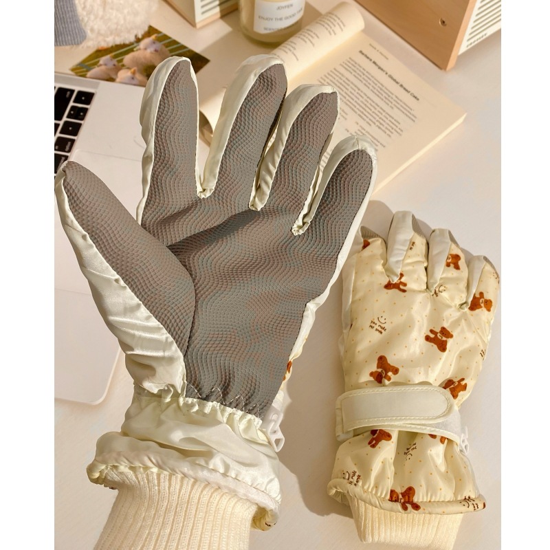 New Christmas limited edition winter ski gloves with fleece and thickened design, windproof, cold-proof and waterproof, student outdoor cycling gloves Application Scenario