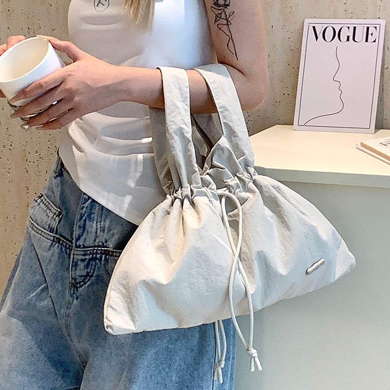 Colorful Fox Japanese style new women's retro drawstring artistic country handbag Solid color drawstring commuter bag details Picture