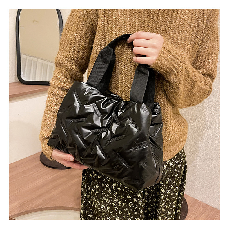 Korean style simple bright Bread 2024 Autumn New versatile and fashionable simple bag, large capacity solid color handbag for carrying Application Scenario