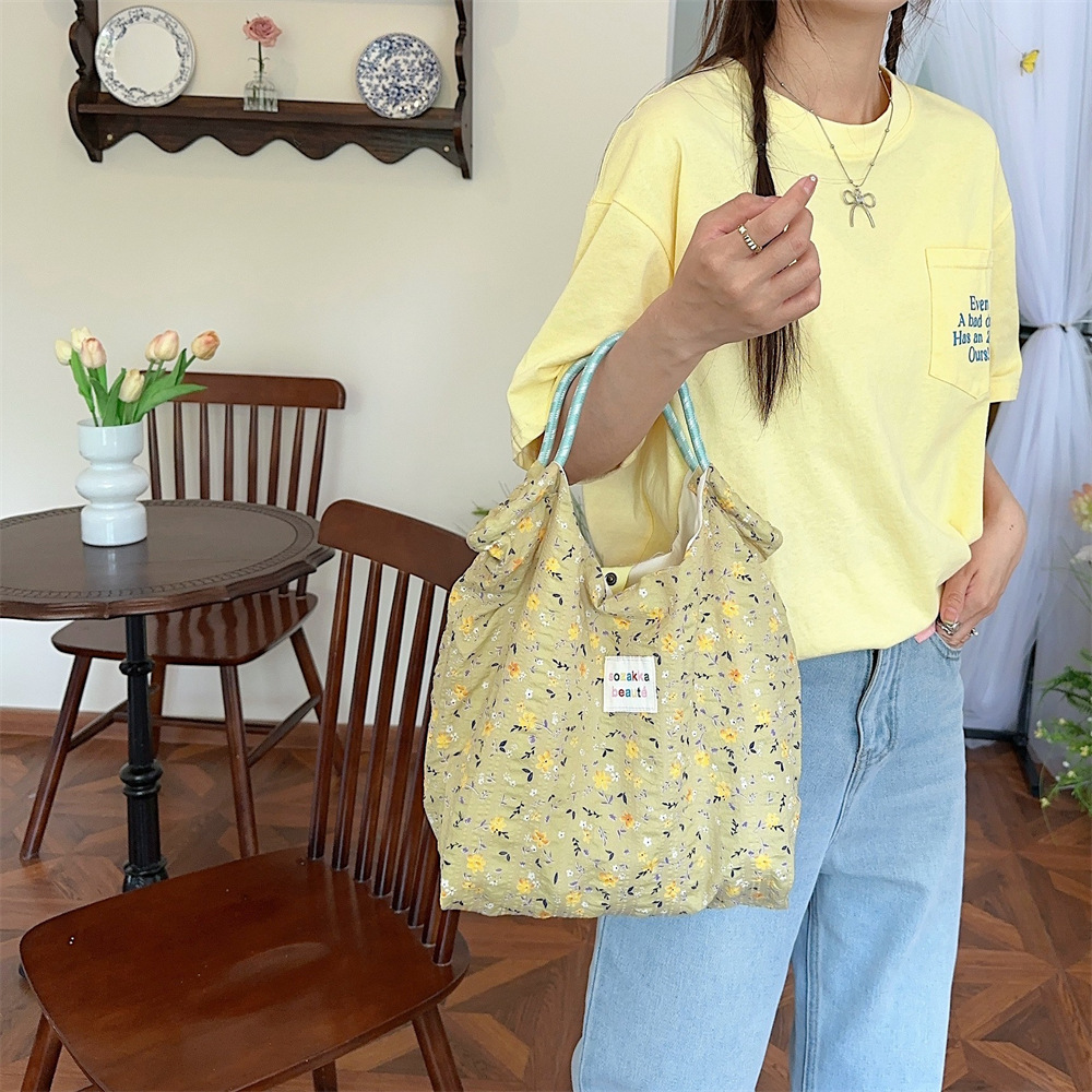 4596 Korean small floral single-shoulder canvas bag for spring and summer, fresh and thin handbag, large capacity vacation beach bag Application Scenario