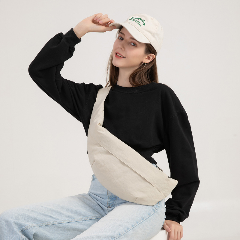 Cross-border chest bag, women's lightweight baguette bag, fashionable and versatile crossbody bag, multi-functional croissant bag, women's simple dumpling bag Application Scenario