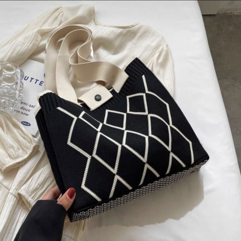 Korean-style knitted woolen bag for women, 2024 new stylish large-capacity handbag, versatile commuting single-shoulder tote bag Specification drawing
