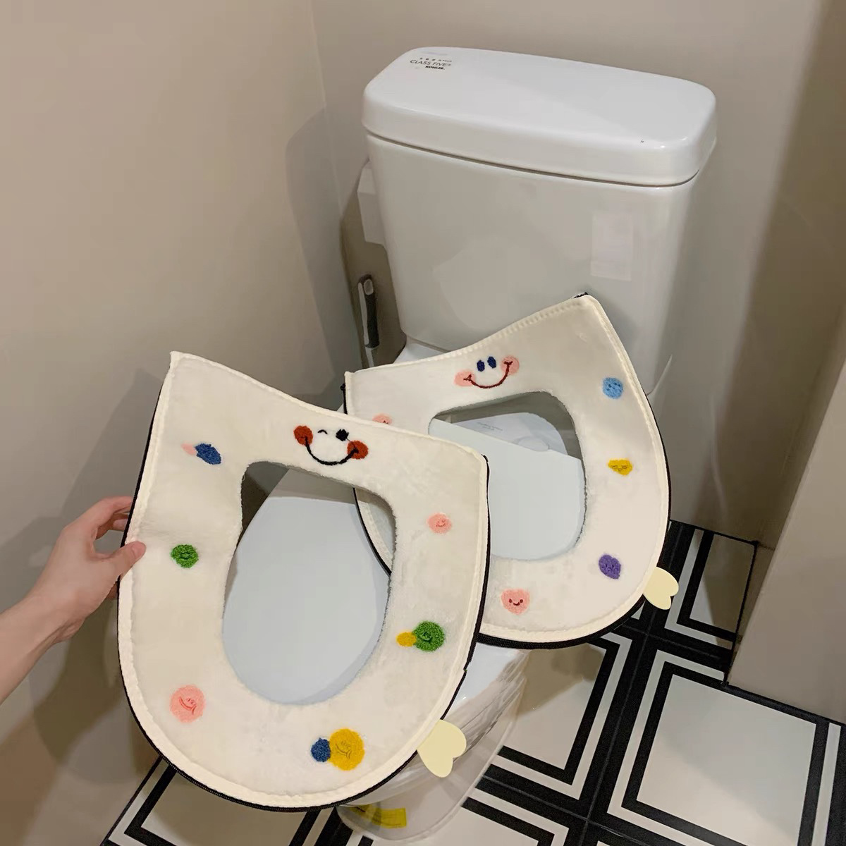 Smiling Face Toilet Seat Cushion 2025 New Style Home all-season comfortable cotton fleece thickened anti-freezing plush toilet seat cover full figure