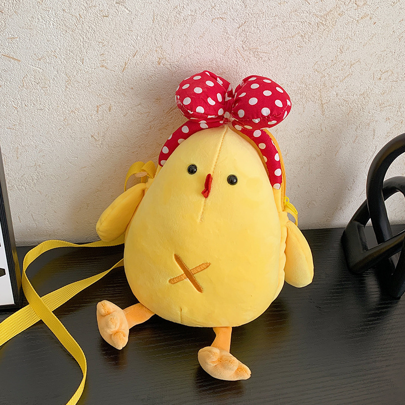 A small bag for mobile phones for women in autumn and winter 2021, a new and niche design crossbody bag with cartoon and cute doll mobile phone case Application Scenario