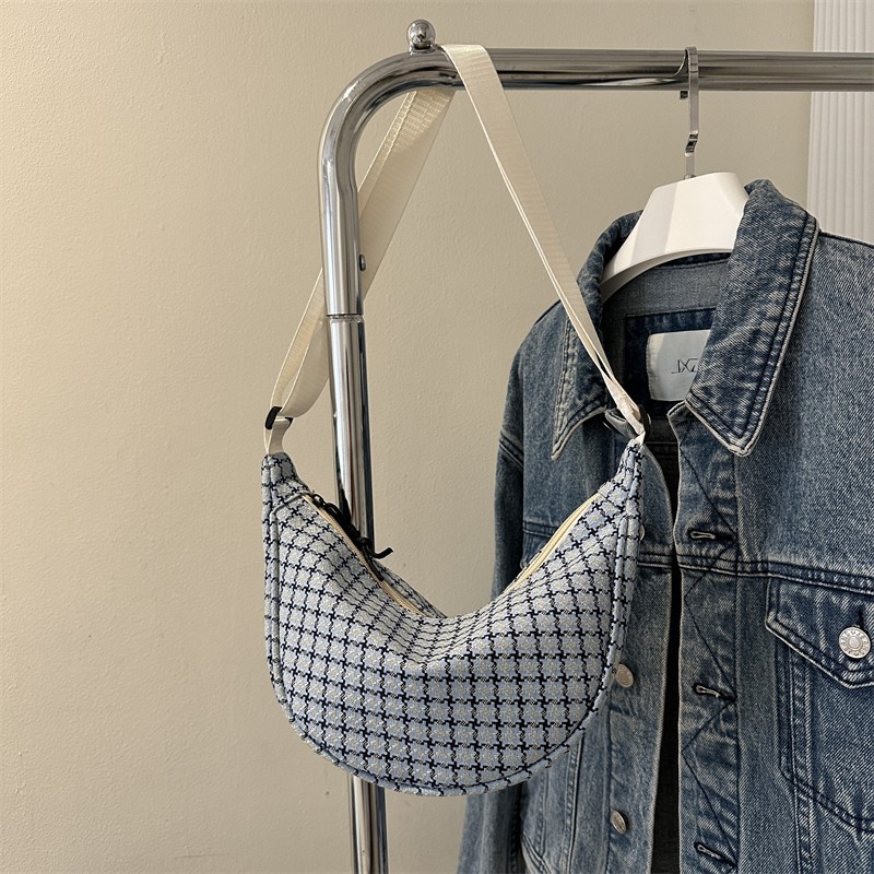 Trendy and casual checkered dumpling bag 2025 New style, simple and versatile, single-shoulder bag, fashionable and stylish crossbody bag for women details Picture