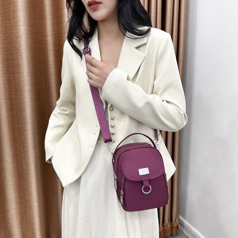 The lightweight vertical Korean-style mobile phone bag of 2025, a fashionable and simple crossbody bag in solid color, a stylish small square bag, is selling well among women Specification drawing