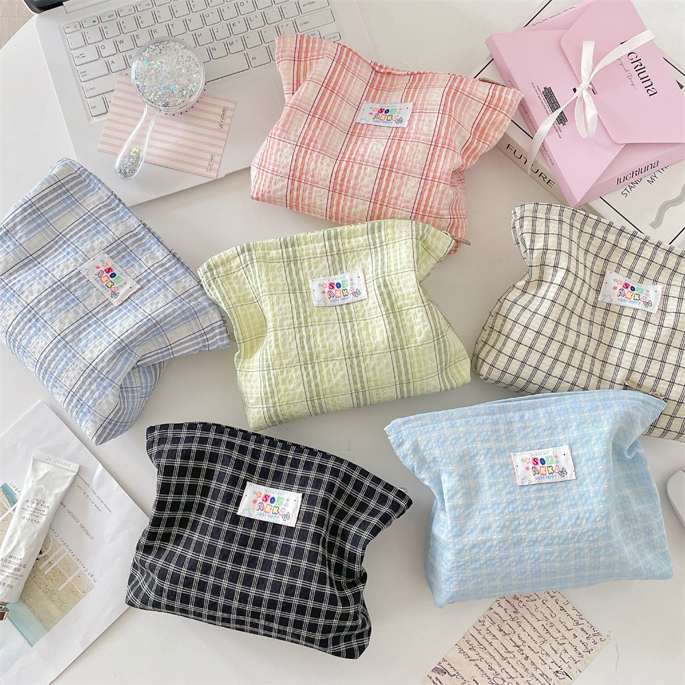 5748 Summer Fresh Checkered Makeup Bag, Sweet Student Outing Makeup Bag, Korean Version Travel Toiletry and Storage Bag details Picture
