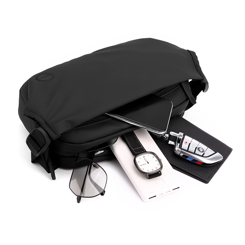 Wepower's new outdoor men's magnetic buckle single-shoulder crossbody bag, functional crossbody bag, waist bag and multi-functional chest bag Application Scenario