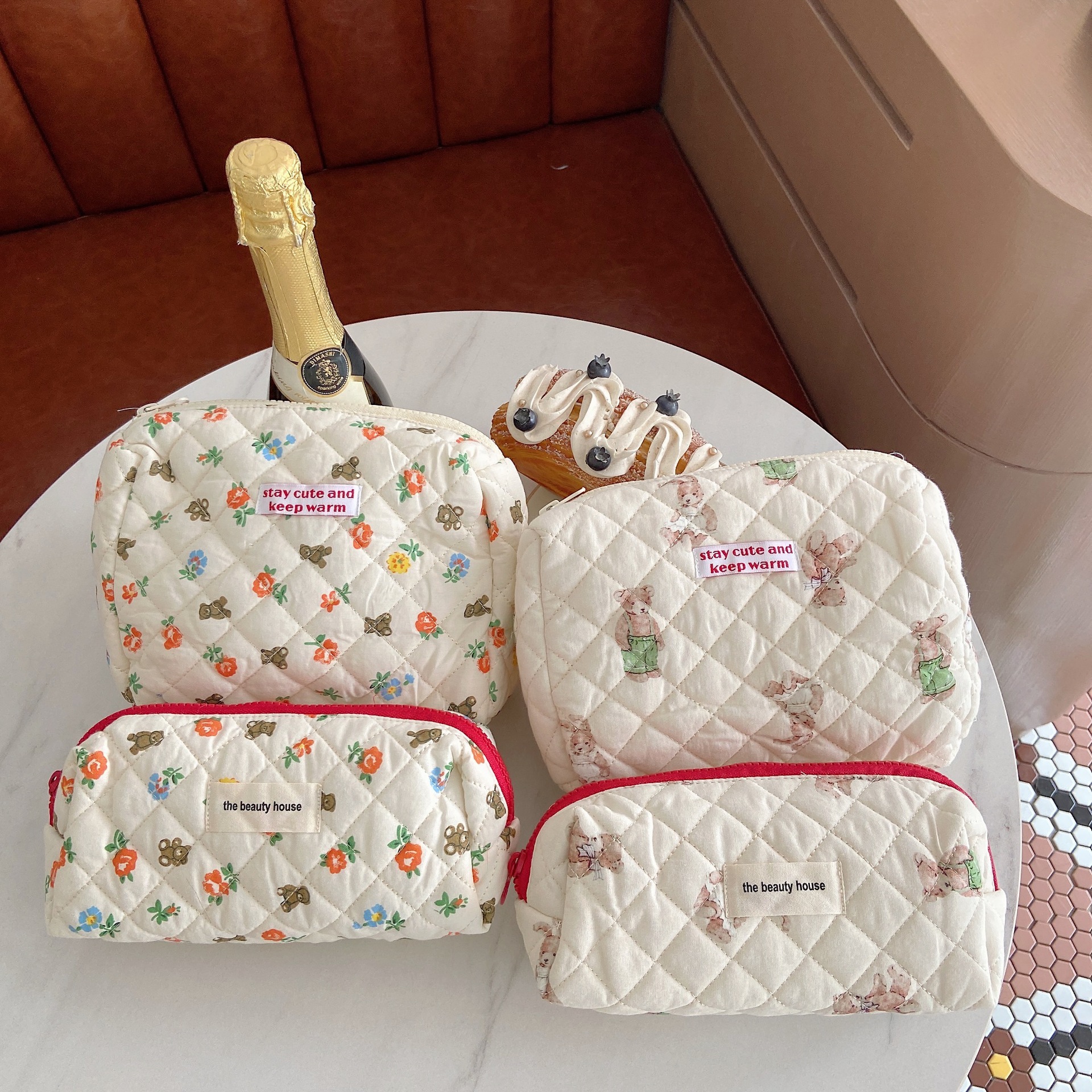 26275 ins Korean Flower Bear Makeup Bag, Large Capacity Portable Travel Toiletry Bag, Miscellaneous Storage bag Application Scenario