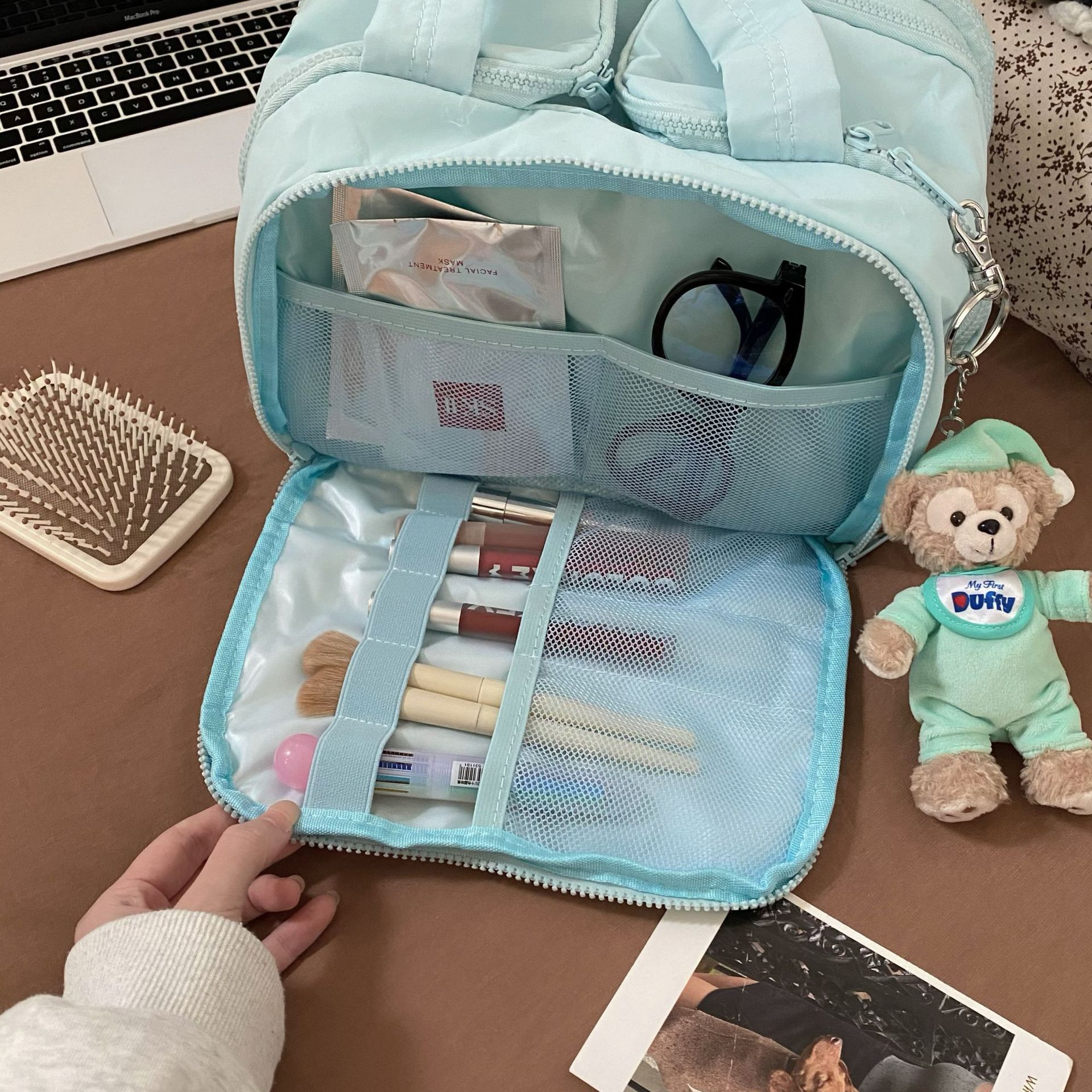 Xiaohongshu's same style makeup bag for women, large-capacity skin care product storage bag, makeup brush divided into sections, travel and outdoor toiletries bag details Picture