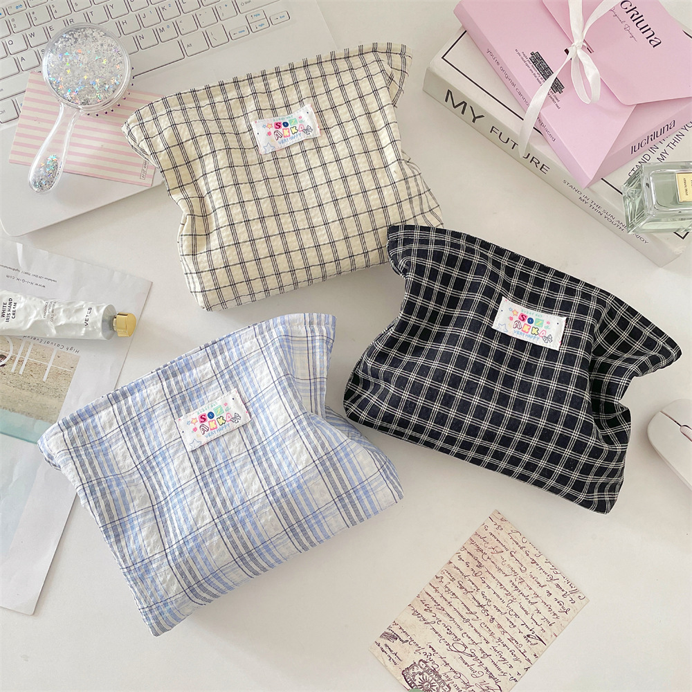 5748 Summer Fresh Checkered Makeup Bag, Sweet Student Outing Makeup Bag, Korean Version Travel Toiletry and Storage Bag Specification drawing