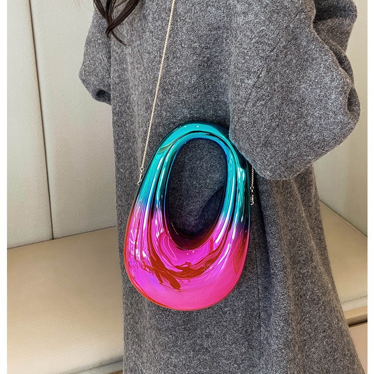 European and American cross-border acrylic bags, oval boxes, shell wine bottles, baguette bags, banquet mobile phone bags, hand-held crossbody small bags Application Scenario