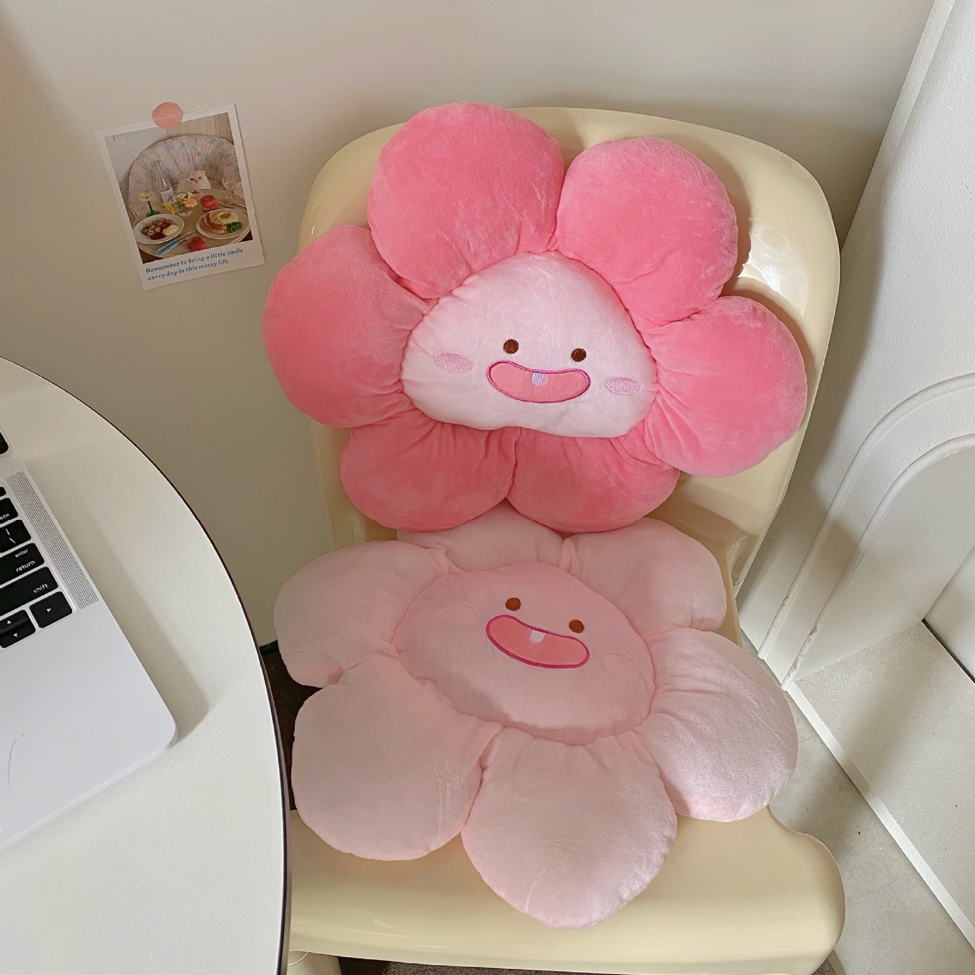 Cute plush flower seat cushions, office and dormitory benches, seat cushions, student chairs, bottom cushions and butt cushions full figure