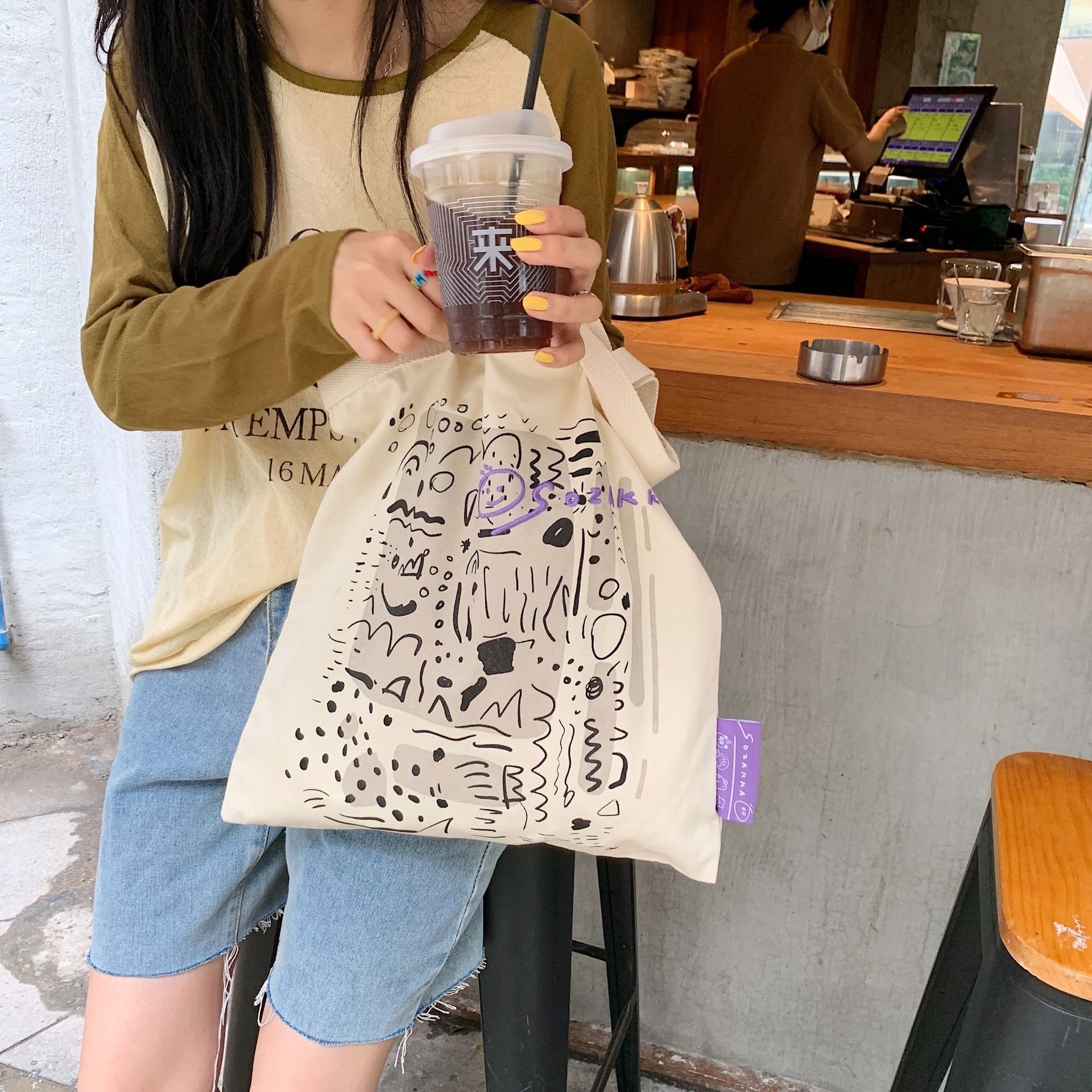 【 In Stock 】26102 letter graffiti printed canvas bag, large-capacity single-shoulder hand-carry shopping bag Tote from South Korea full figure