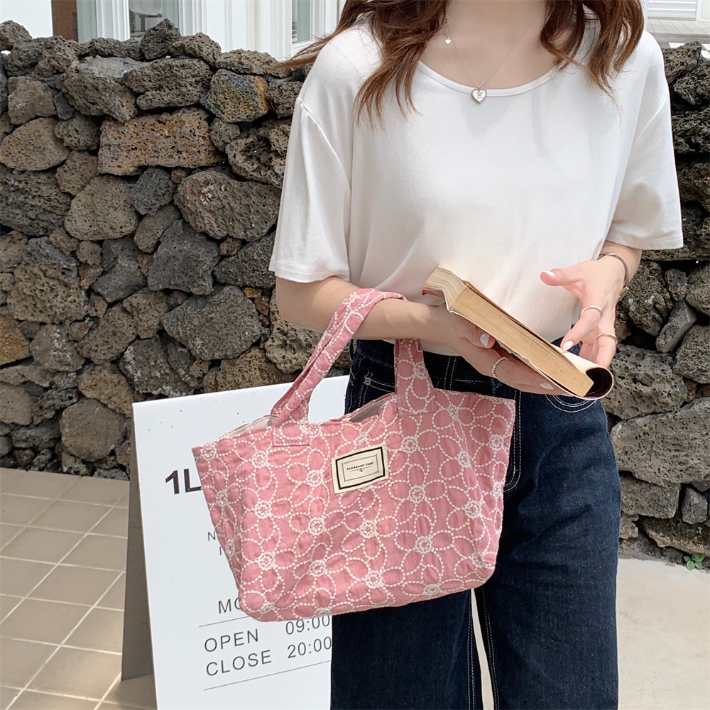 16301 Daisy embroidery Floral Korean version handbag, large-capacity hand-held bento bag for work, and miscellaneous storage bag Application Scenario