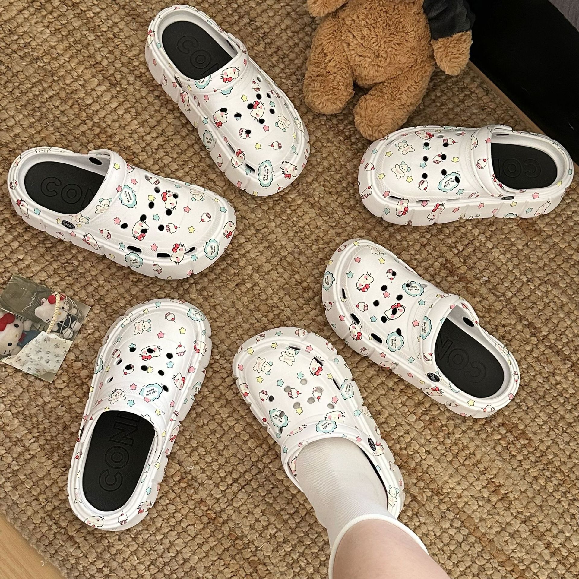 Original cute and sweet cat-themed crocs, ins style, high appearance level, summer beach slippers, thick-soled flip-flops details Picture