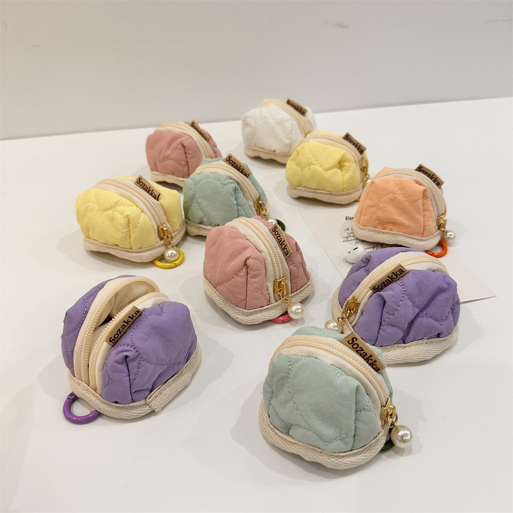 39182 Simple, heart-shaped, cute and soft, suitable airpods case, earphone case, portable small bag full figure